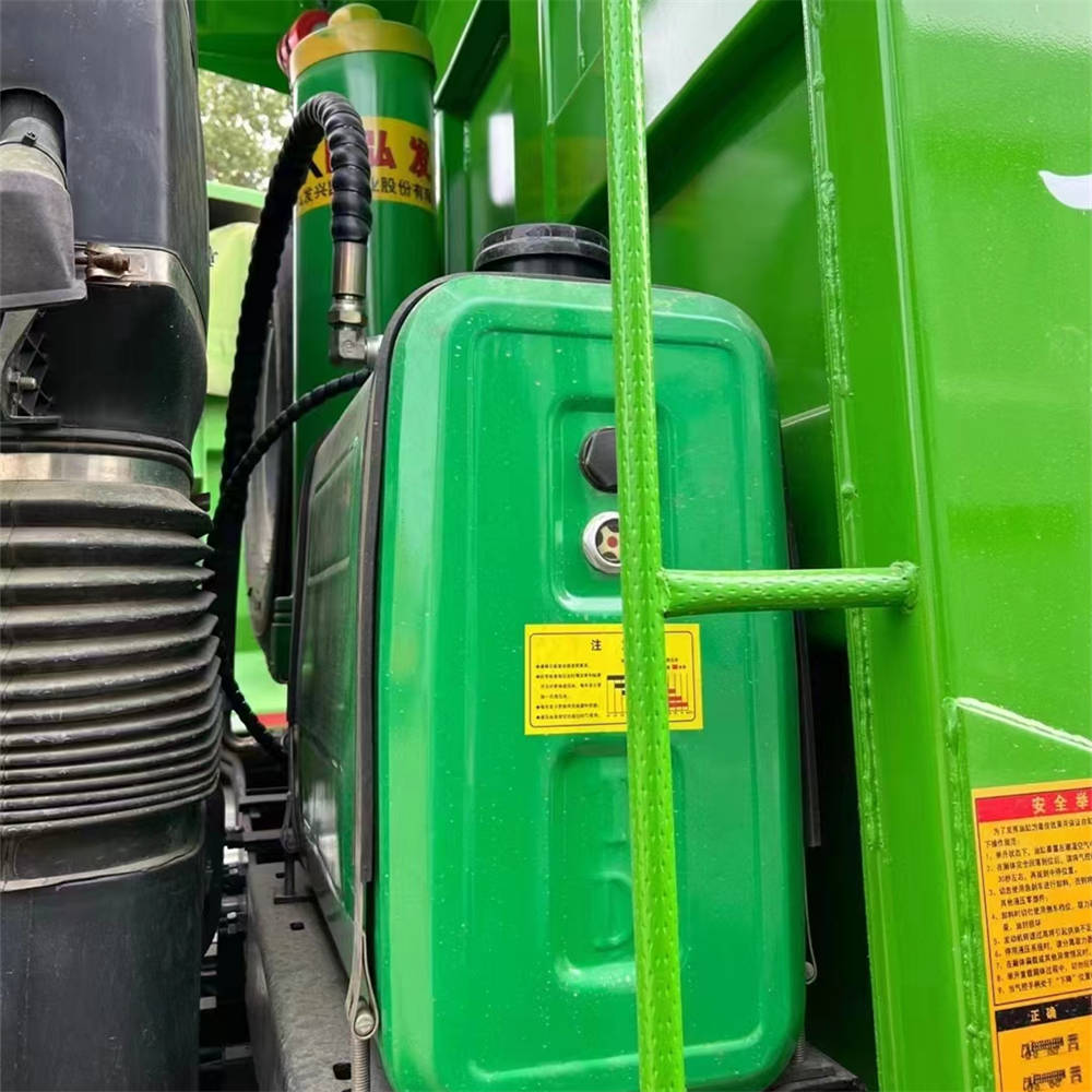 HOWO T7H 6x4 Dump Truck Green1 HOWO T7H 6x4 Camion-benne Vert1